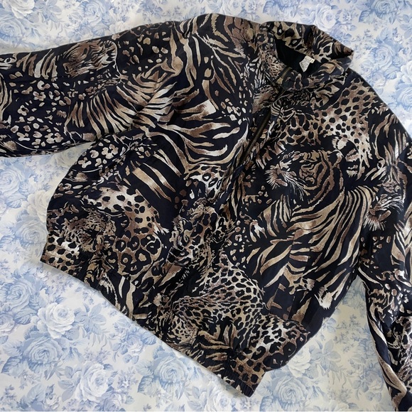 VIDA – CASUAL VINTAGE TIGER & LEOPARD PRINT TOP